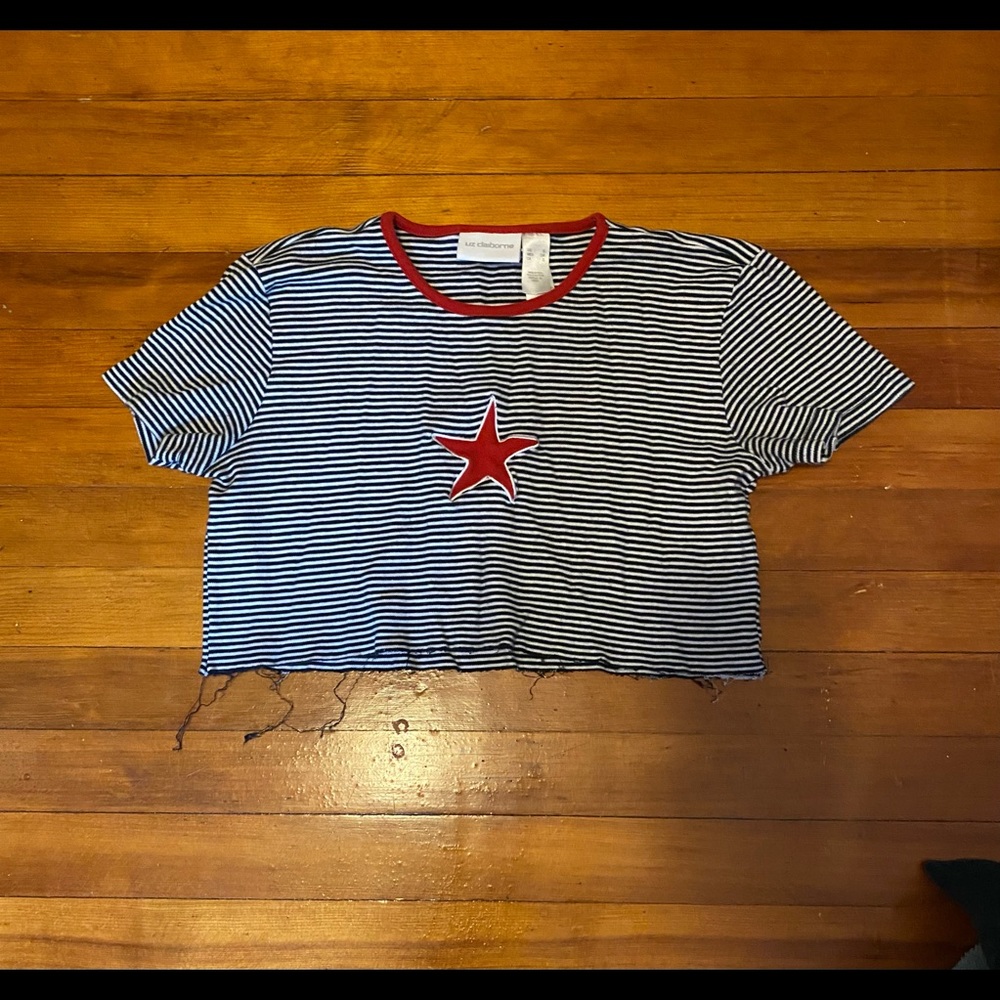 Cropped 2000s style t shirt